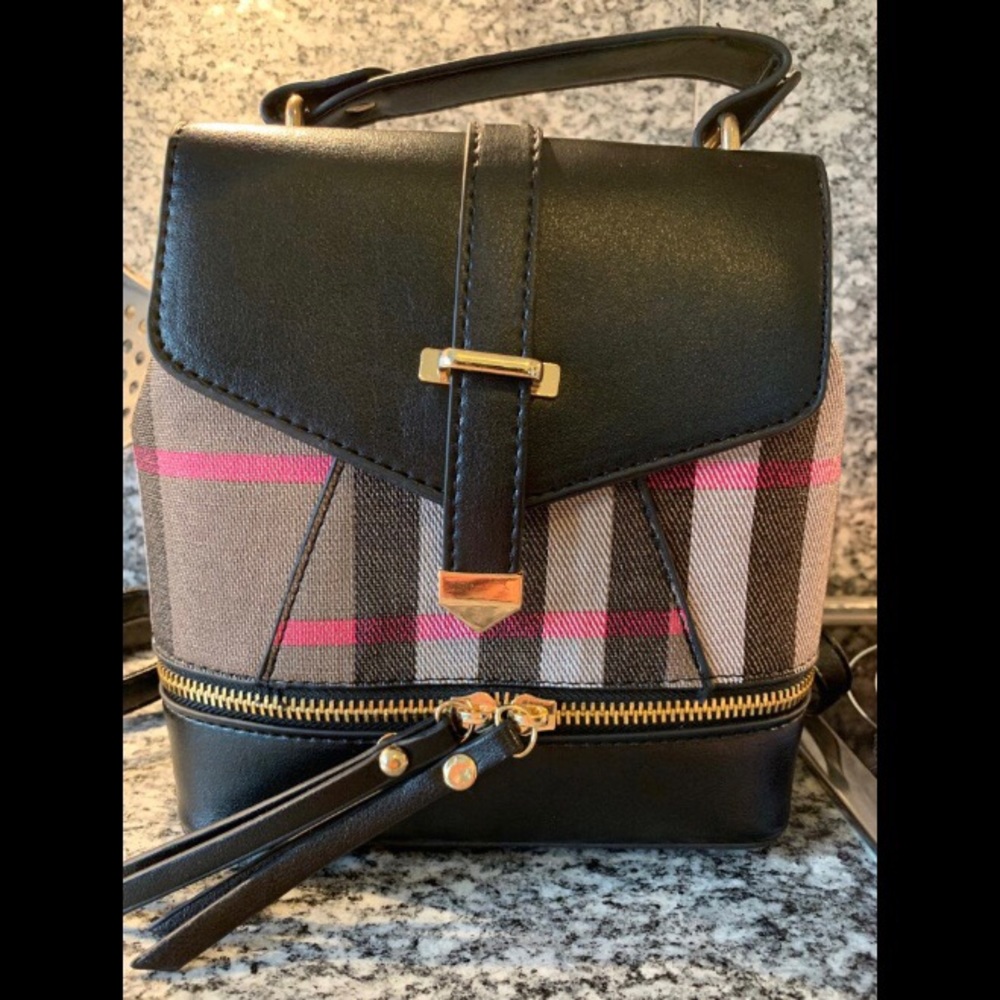Just In! 🆕 CAMBRIDGE Plaid Backpack - Picture 8 of 8